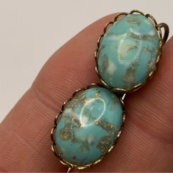 Turquoise gold glitter lucite cabochon vintage robin’s egg clip on earrings - Picture 5 of 11